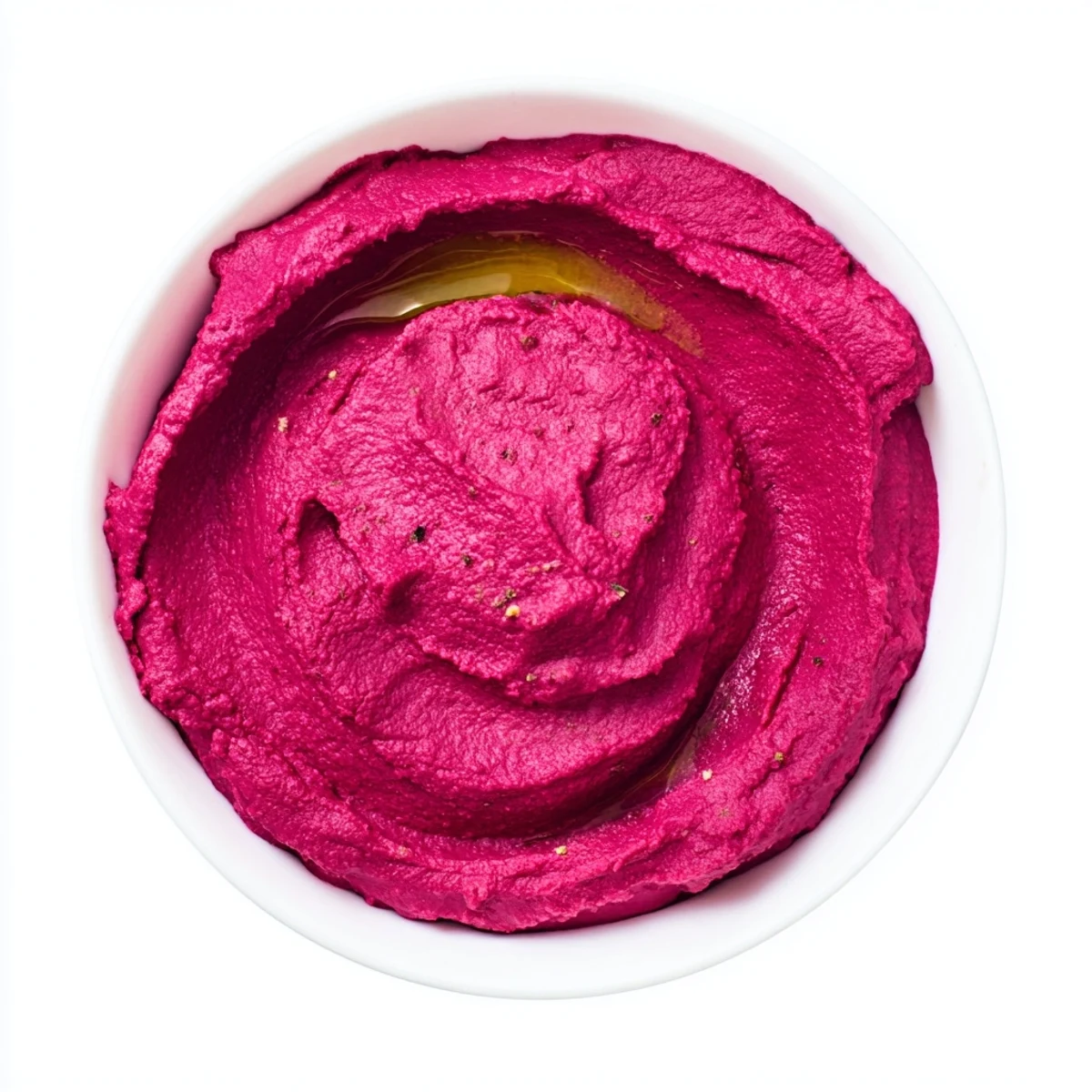 Rote Bete Hummus mit knusprigen Pita-Chips in einer Schale mit einem Dip-Löffel, cremig und rosa mit Olivenöl beträufelt.