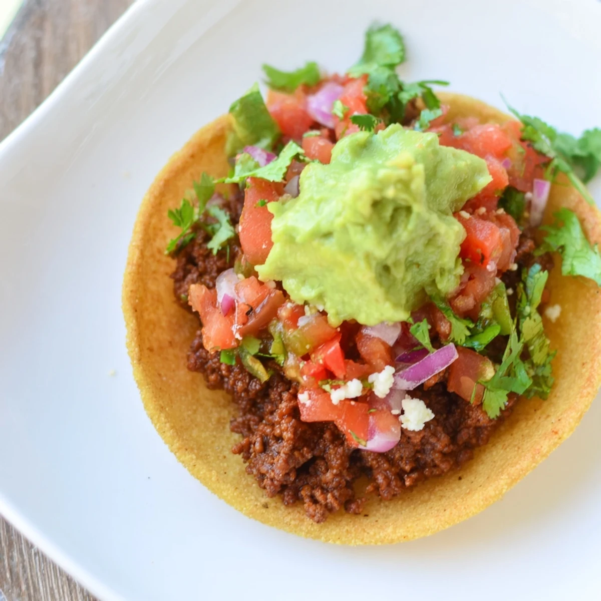 Taco-Liebhaber werden diese Mini Tacos mit Salsa und Guacamole lieben.